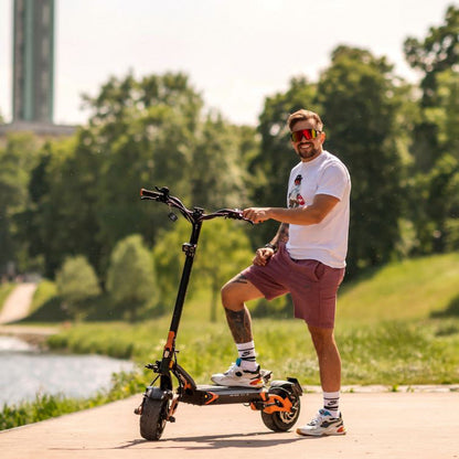 Teverun Blade GT II electric scooter with hydraulic brakes, adjustable suspension, 3-inch TFT display, waterproof cables, and tubeless tires