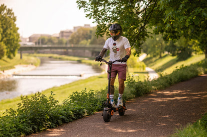 Teverun Blade GT II electric scooter showcasing full hydraulic braking system and advanced features