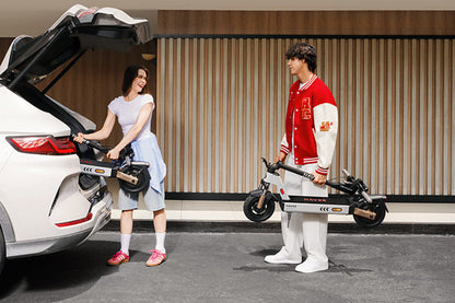 NAVEE G5 Electric Scooter with 800W motor, 20 MPH top speed, 28-mile range, TCS anti-slip, and Apple Bluetooth tracking features