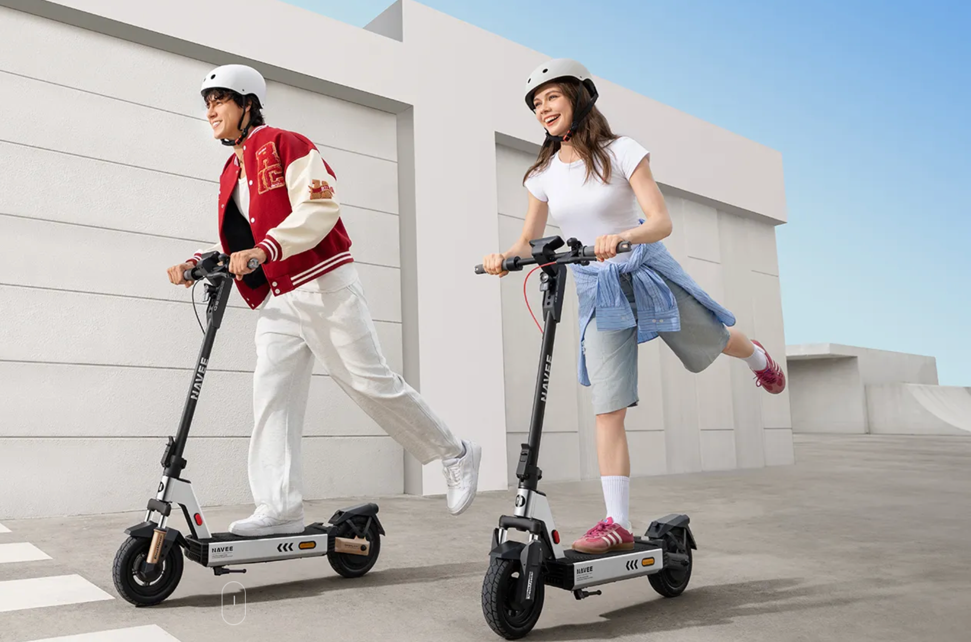 NAVEE G5 Electric Scooter with 800W motor, 20 MPH speed, 28-mile range, TCS anti-slip, Apple and Bluetooth tracking